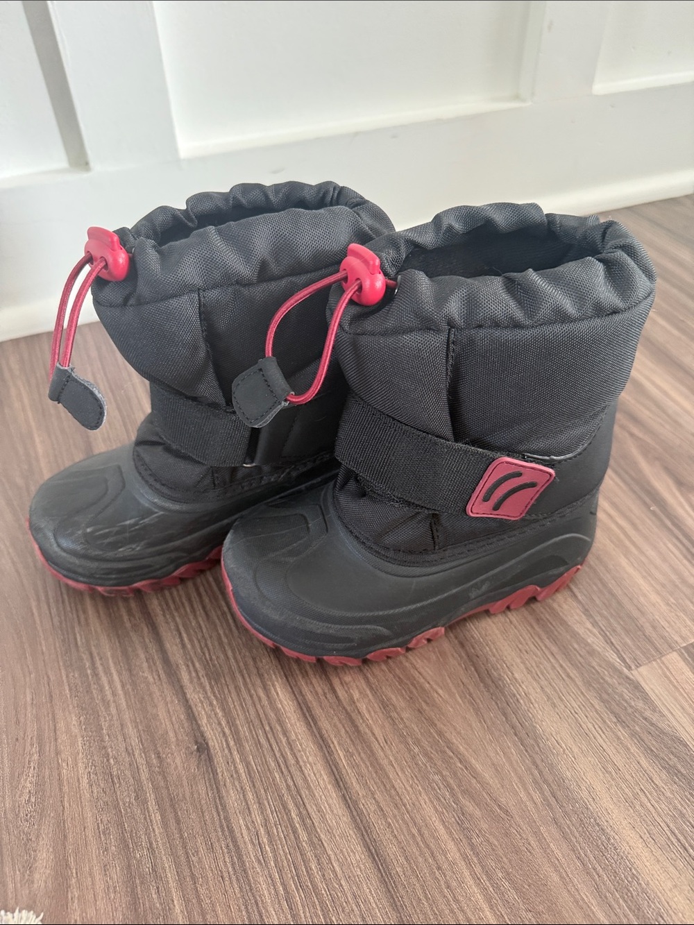 Kids Thermolite L (9/10) Black Winter Boots with red Accents